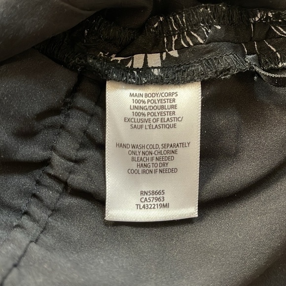 Leith Black Floral Print Sweatheart Neckline Cropped Top Size Medium - Picture 8 of 8